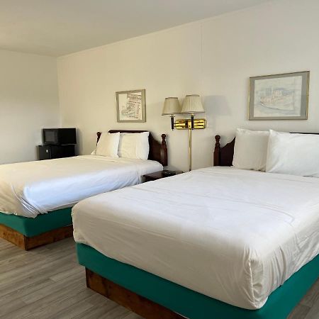 Voyager Inn Сент Игнас Екстериор снимка