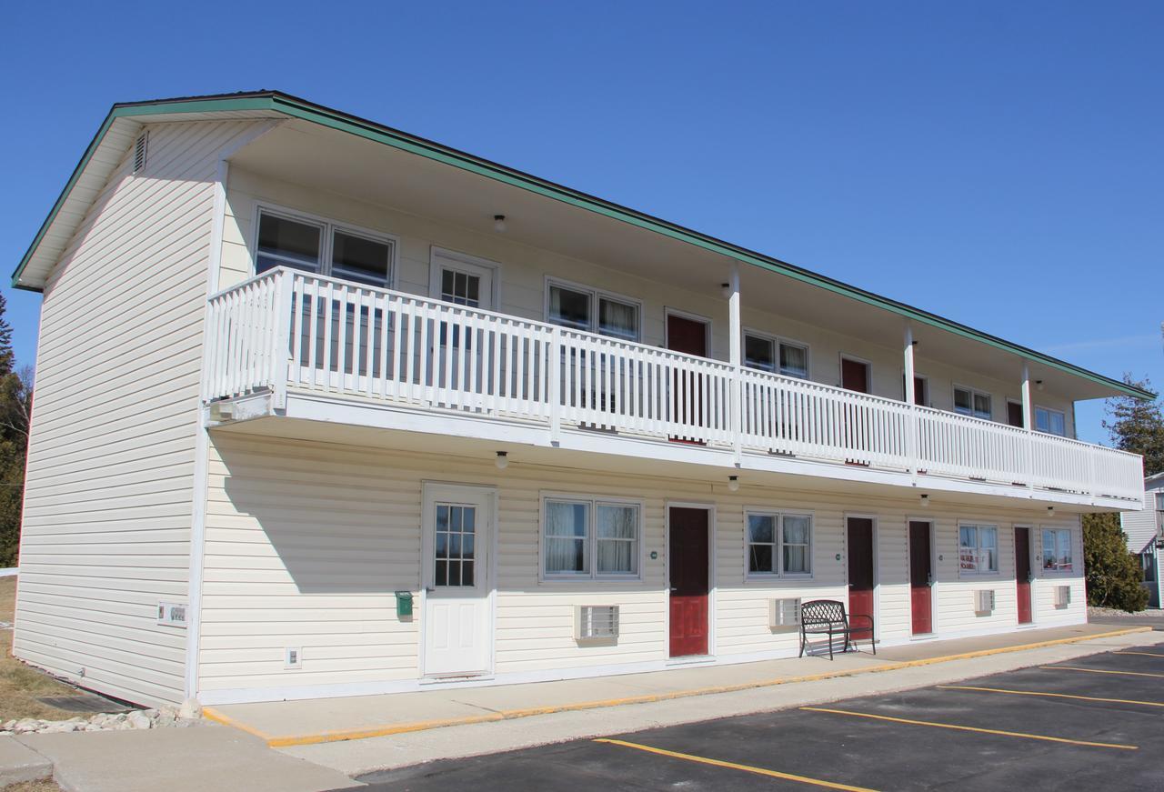 Voyager Inn Сент Игнас Екстериор снимка